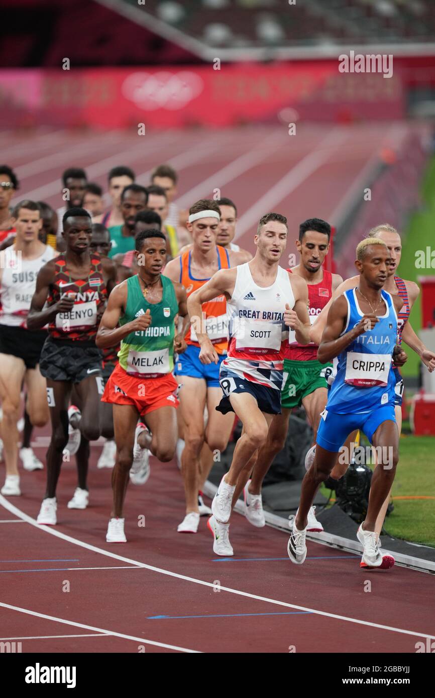 Tokyo, Japon. Tokyo, Japon. 3 août 2021. 3 août 2021 ; Stade Olympique, Tokyo, Japon : Tokyo 2020 Jeux Olympiques d'été jour 11 ; Mens 5000m chauffe pour les qualifications : CRIPPA Yemaneberhan (ITA) est en tête du pack de Mark Scott de GBR mais tous deux manquent sur les qualifications crédit: Action plus Sports Images/Alay Live News crédit: Action plus Sports Images/Alay Live News Banque D'Images