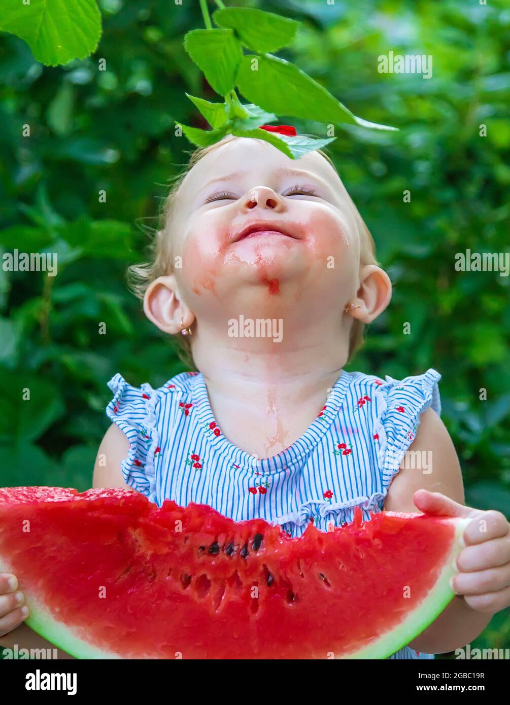 Bebe Mange De La Pasteque En Ete Mise Au Point Selective Nourriture Photo Stock Alamy