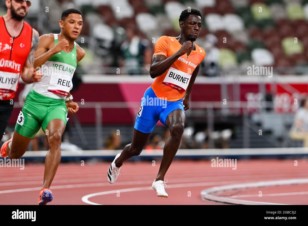 TOKYO, JAPON - AOÛT 3 : Taymir Burnett des pays-Bas en compétition pour la demi-finale masculine de 200 m lors des Jeux Olympiques de Tokyo 2020 au stade olympique le 3 août 2021 à Tokyo, Japon (photo d'Andy Astfalck/Orange Pictures) NOCNSF ATLETIEKUNIE Banque D'Images