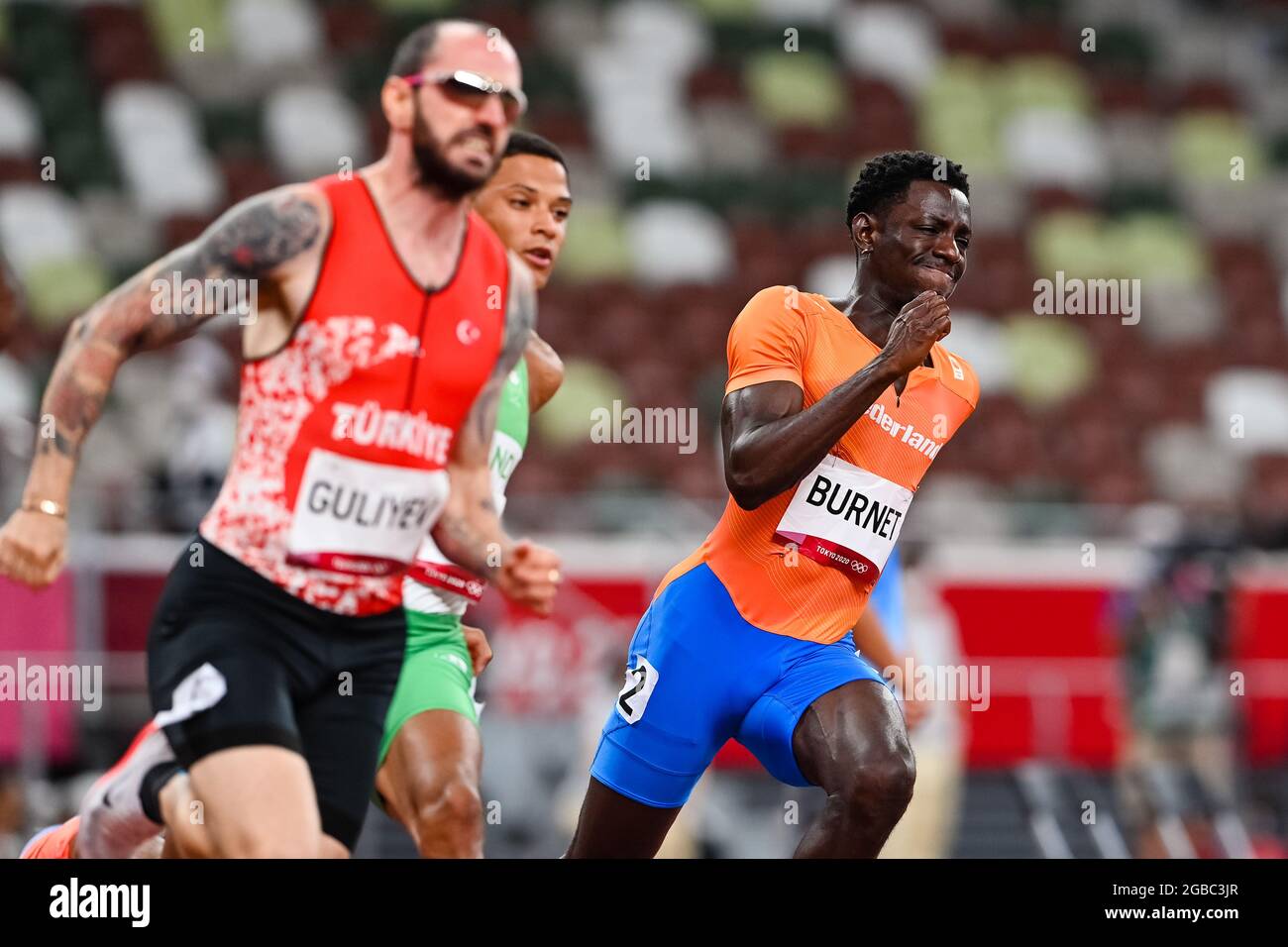 TOKYO, JAPON - AOÛT 3 : Taymir Burnett des pays-Bas en compétition pour la demi-finale masculine de 200 m lors des Jeux Olympiques de Tokyo 2020 au stade olympique le 3 août 2021 à Tokyo, Japon (photo d'Andy Astfalck/Orange Pictures) NOCNSF ATLETIEKUNIE Banque D'Images