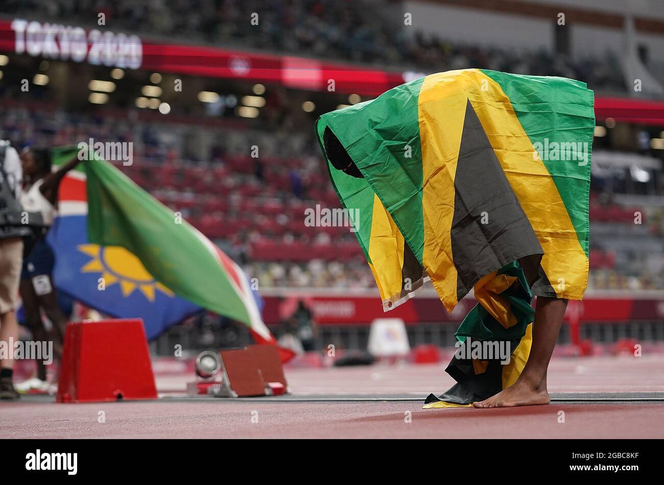 Tokyo, Japon. 3 août 2021. Elaine Thompson-Herah, de Jamaïque, célèbre après la finale féminine de 200 m aux Jeux Olympiques de Tokyo en 2020, à Tokyo, au Japon, le 3 août 2021. Crédit: Lui Siu Wai/Xinhua/Alay Live News Banque D'Images