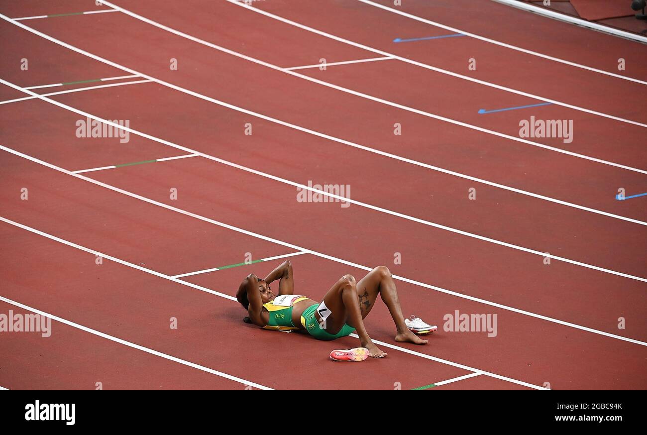 Tokyo, Japon. 3 août 2021. Elaine Thompson-Herah, de la Jamaïque, réagit lors de la finale féminine de 200 m aux Jeux Olympiques de Tokyo en 2020, à Tokyo, au Japon, le 3 août 2021. Crédit: Li Yibo/Xinhua/Alay Live News Banque D'Images