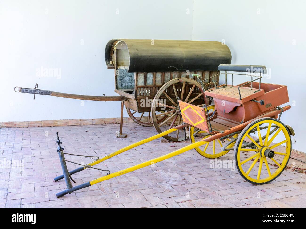 Expositions de charrettes artisanales dessinées par des chevaux au musée Sao bras de Alportel algarve portugal Banque D'Images