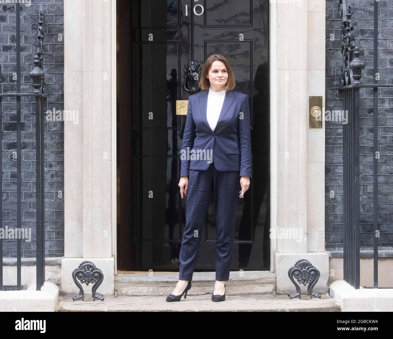 Londres, Royaume-Uni. 3 août 2021. Le leader de l'opposition au Bélarus, le Sviatlana Tsikhanouskaya, a exhorté le Royaume-Uni et l'Occident à imposer davantage de sanctions au président Loukachenko. Elle veut que Loukachenko restaure la démocratie. Un exemple en est l'athlète bélarussienne Krystsina Tsimanouskaya qui a cherché refuge aux Jeux olympiques au Japon après qu'elle ait déclaré que les responsables biélorusses ont essayé de faire de son bord un vol de retour contre sa volonté. Sviatlana Tsikhanouskaya visite Boris Johnson à Downing Street. Crédit : Mark Thomas/Alay Live News Banque D'Images