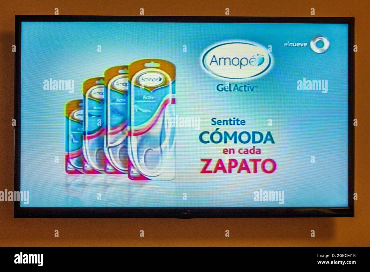 Argentine Buenos Aires, TV télévision écran plat, marketing commercial publicité, amope pieds soins semelles intérieures langue espagnole hispanique, Banque D'Images