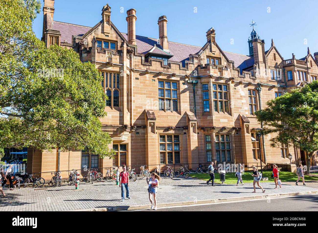 Sydney Australie, campus de l'Université de Sydney, Anderson Stuart construisant des étudiants en grès à l'extérieur, Banque D'Images