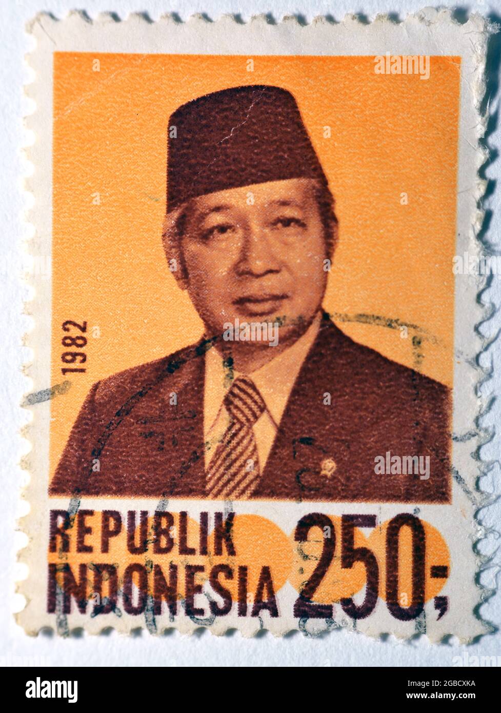 Timbre-poste imprimé en Indonésie avec photo portrait de Suharto, deuxième président indonésien, Value 250 RP - roupie indonésienne, série, vers 198 Banque D'Images