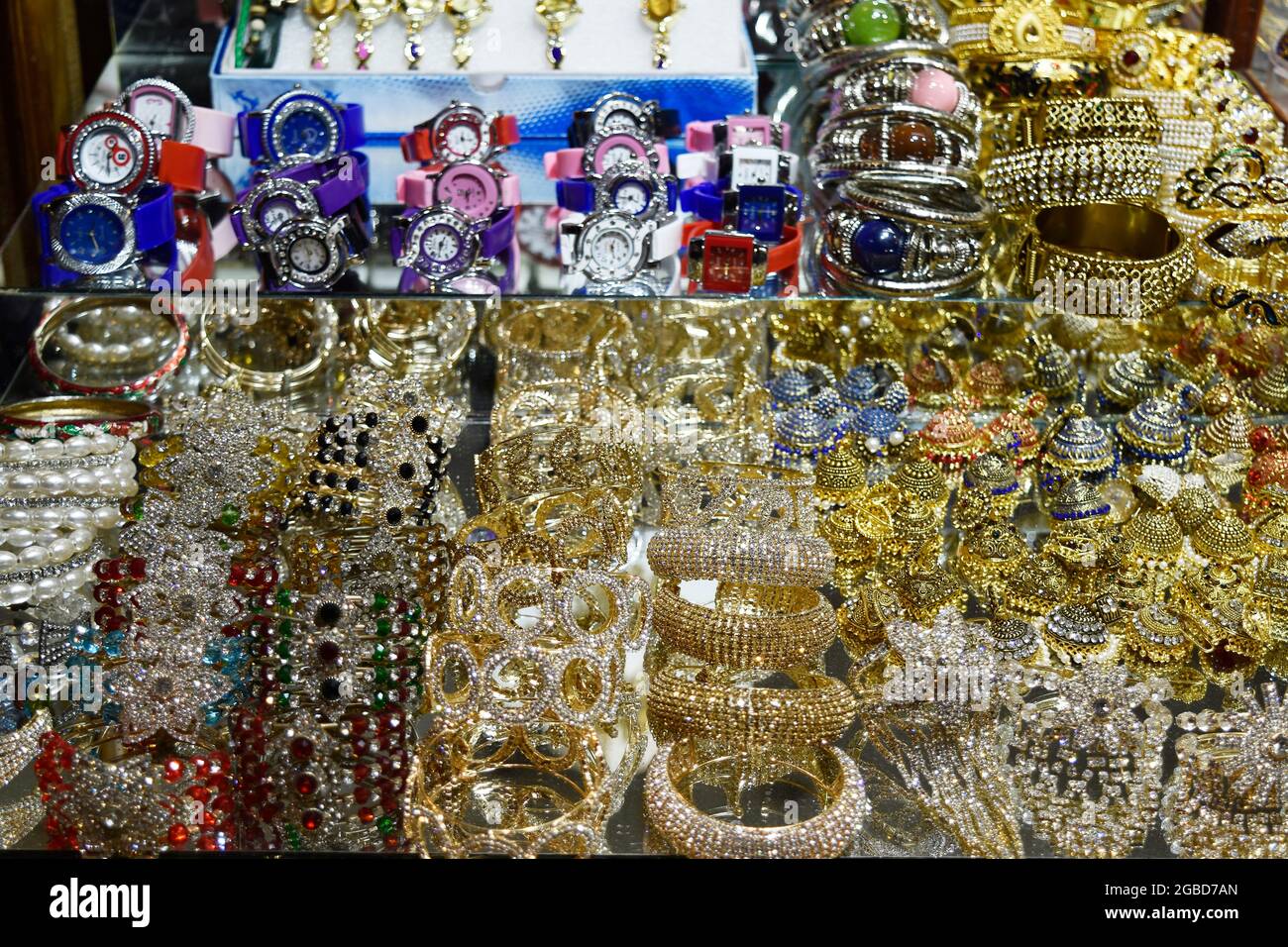 or et argent avec marché de montres extérieur, bijouterie Banque D'Images