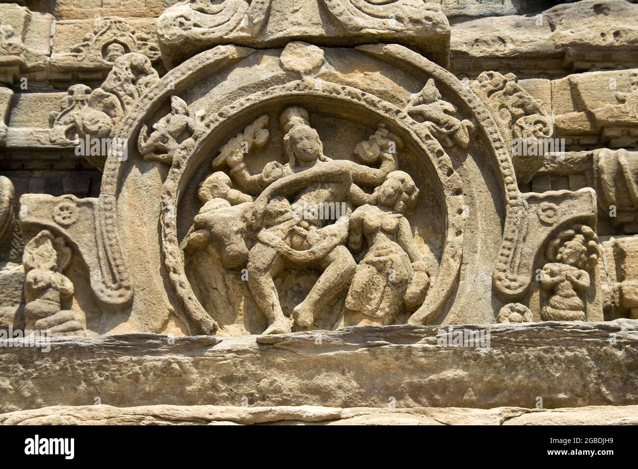 Panneau sculptural de danse Shiva avec Parvathi et Nandi à Pattadakal, district Bagalkot Banque D'Images