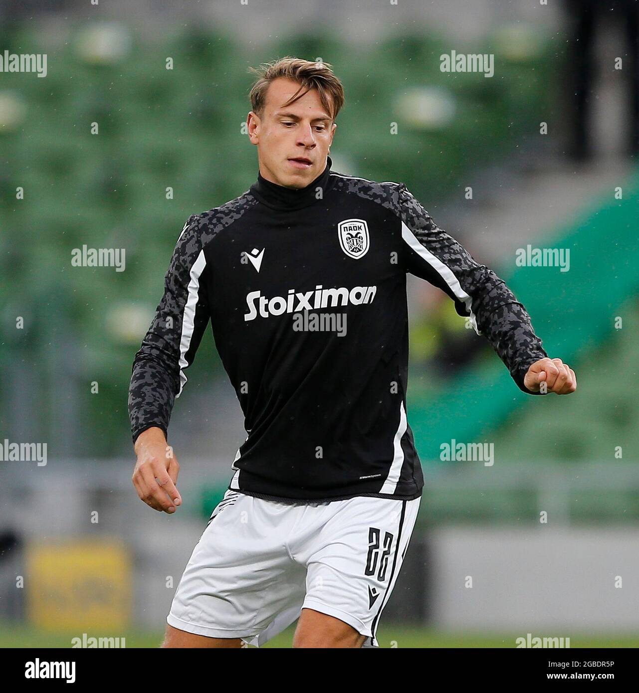 Stade Aviva, Dublin, Leinster, Irlande. 3 août 2021. Europa Conference League Qualifier, Bohemians football Club versus PAOK ; Stefan Schwab du PAOK FC se réchauffe avant le coup d'envoi crédit : action plus Sports/Alamy Live News Banque D'Images