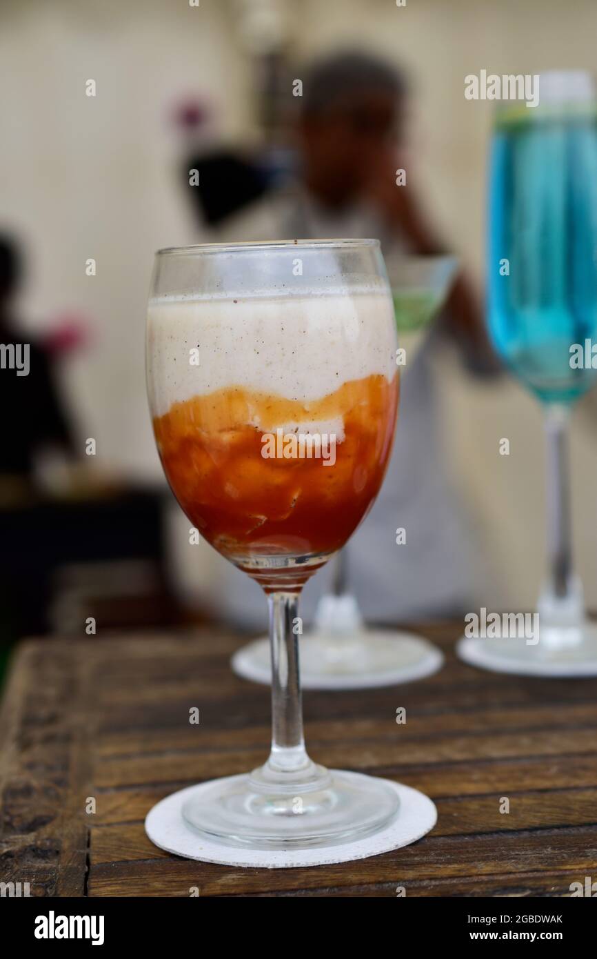 Gros plan de la boisson à la citrouille Martini en verre Banque D'Images