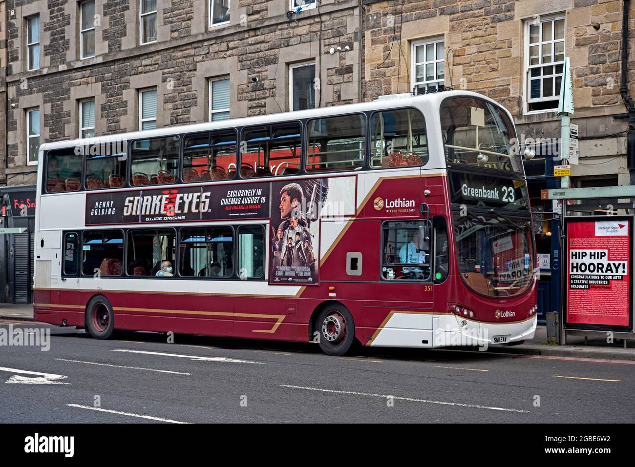 Publicité pour le film « Snake Eyes » sur le côté d'un Lothian bus sur Princes Street, Édimbourg, Écosse, Royaume-Uni. Banque D'Images