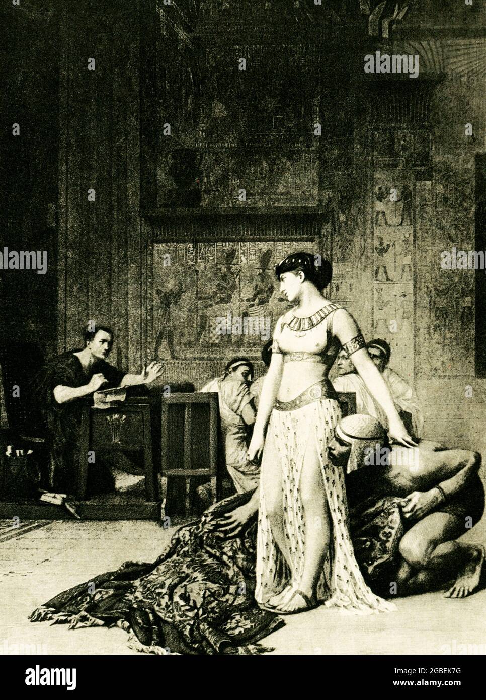La légende de cette image de 1903 est la suivante : « Cleopatra avant Jules César d’après la peinture de Gerome ». Il est paru dans le livre Histoire de l'Egypte par l'égyptologue français Gaston Maspero. Consciente que l'intervention diplomatique de César pourrait l'aider à retrouver le trône. L'année a été environ 48 av. J.-C. de son frère Ptolémée XIII, Cleopatra a mis au point un plan pour se faufiler dans le palais d'Alexandrie où Julius Caesar se préparait à l'époque à une conférence pour amener les frères et sœurs en guerre à un accord. Elle voulait un public avec César. Elle a persuadé sa servante Apolodoros de l'envelopper dans un tapis (ou, un Banque D'Images