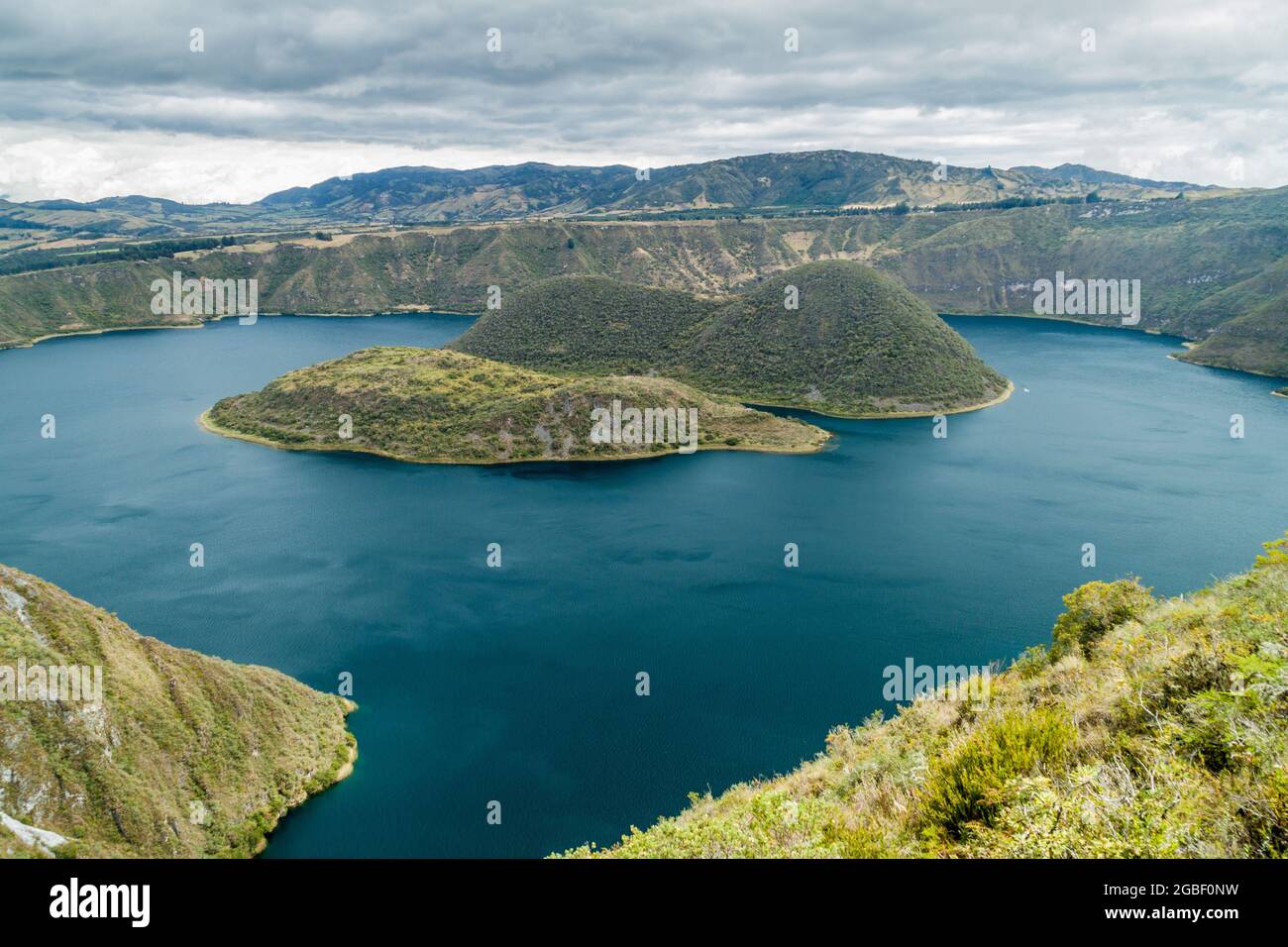 lac-crater-laguna-cuicocha-equateur-2gbf
