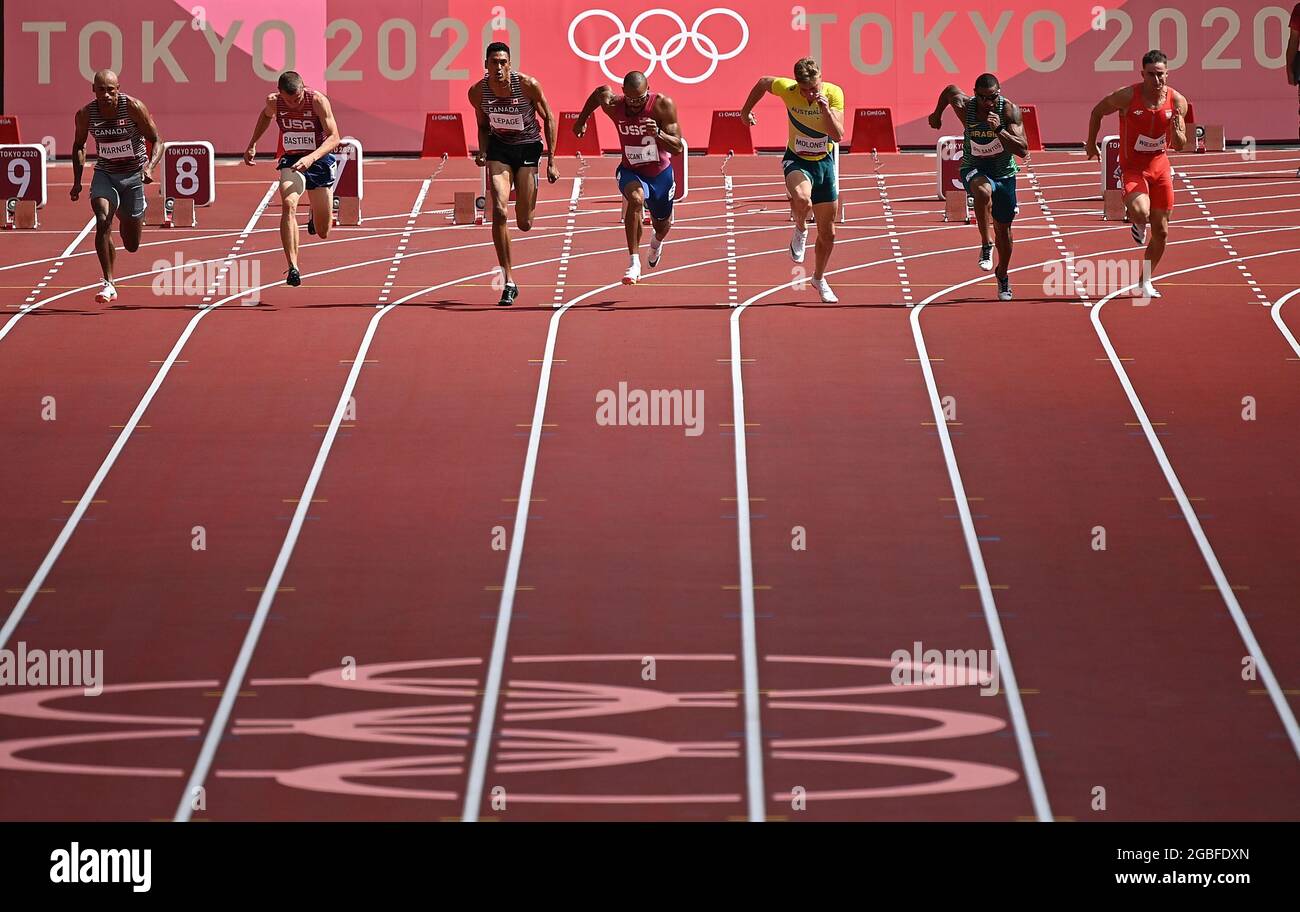 Tokyo, Japon. 4 août 2021. Les athlètes se disputent la course du décathlon masculin de 100 m aux Jeux Olympiques de Tokyo 2020 à Tokyo, au Japon, le 4 août 2021. Credit: Jia Yuchen/Xinhua/Alay Live News Banque D'Images