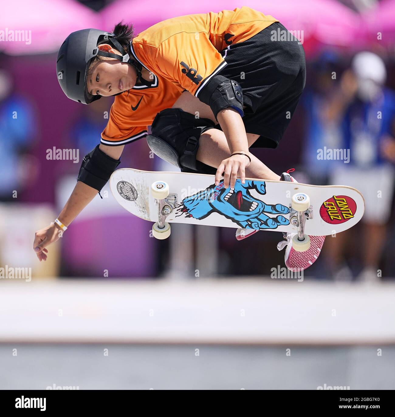 Misugu Okamoto, du Japon, participe à la finale de skateboard du parc féminin aux Jeux Olympiques de Tokyo, le 4 août 2021, au parc sportif urbain Ariake de Tokyo. (Kyodo)==Kyodo photo via crédit: Newscom/Alay Live News Banque D'Images