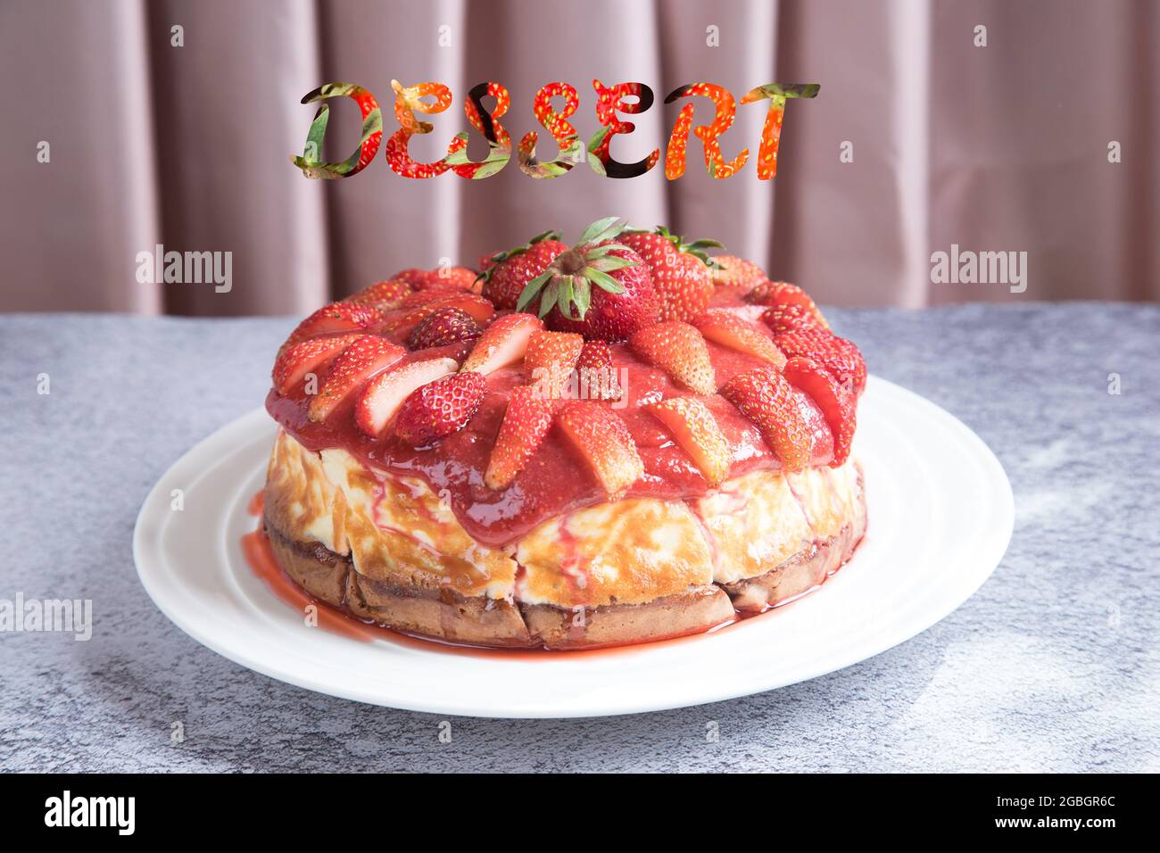 Gateau Fait Maison Avec Fraises Patisserie De Saison Photo Stock Alamy