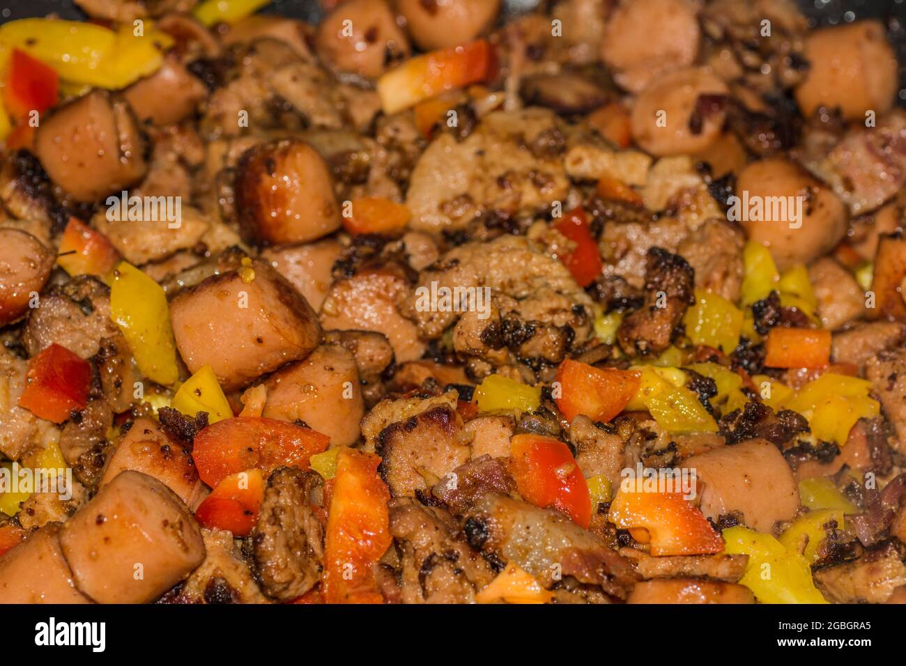 viande de saucisse et légumes grillés dans une vue panoramique Banque D'Images