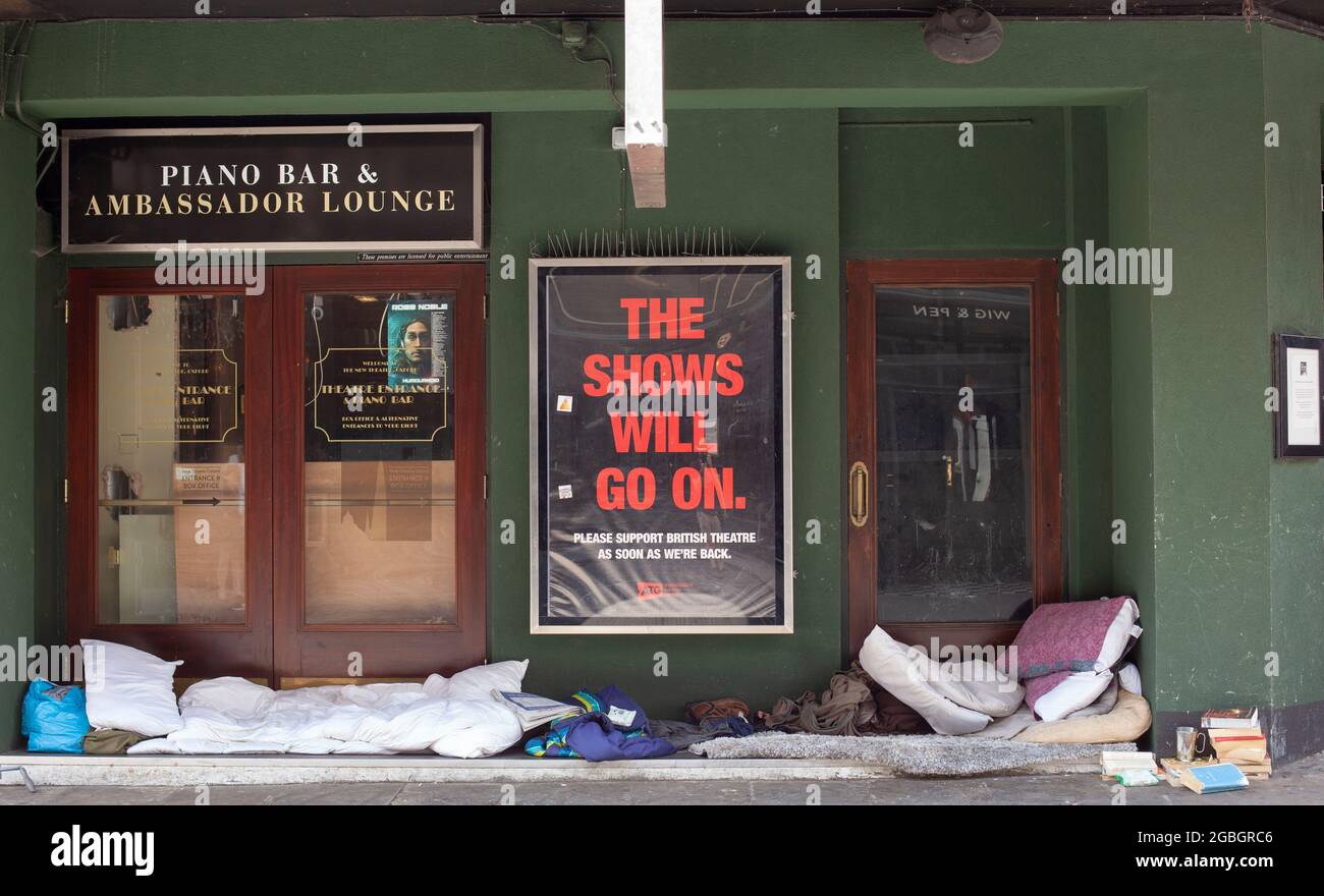 Une porte de théâtre utilisée par les sans-abri à Oxford, au Royaume-Uni. Banque D'Images