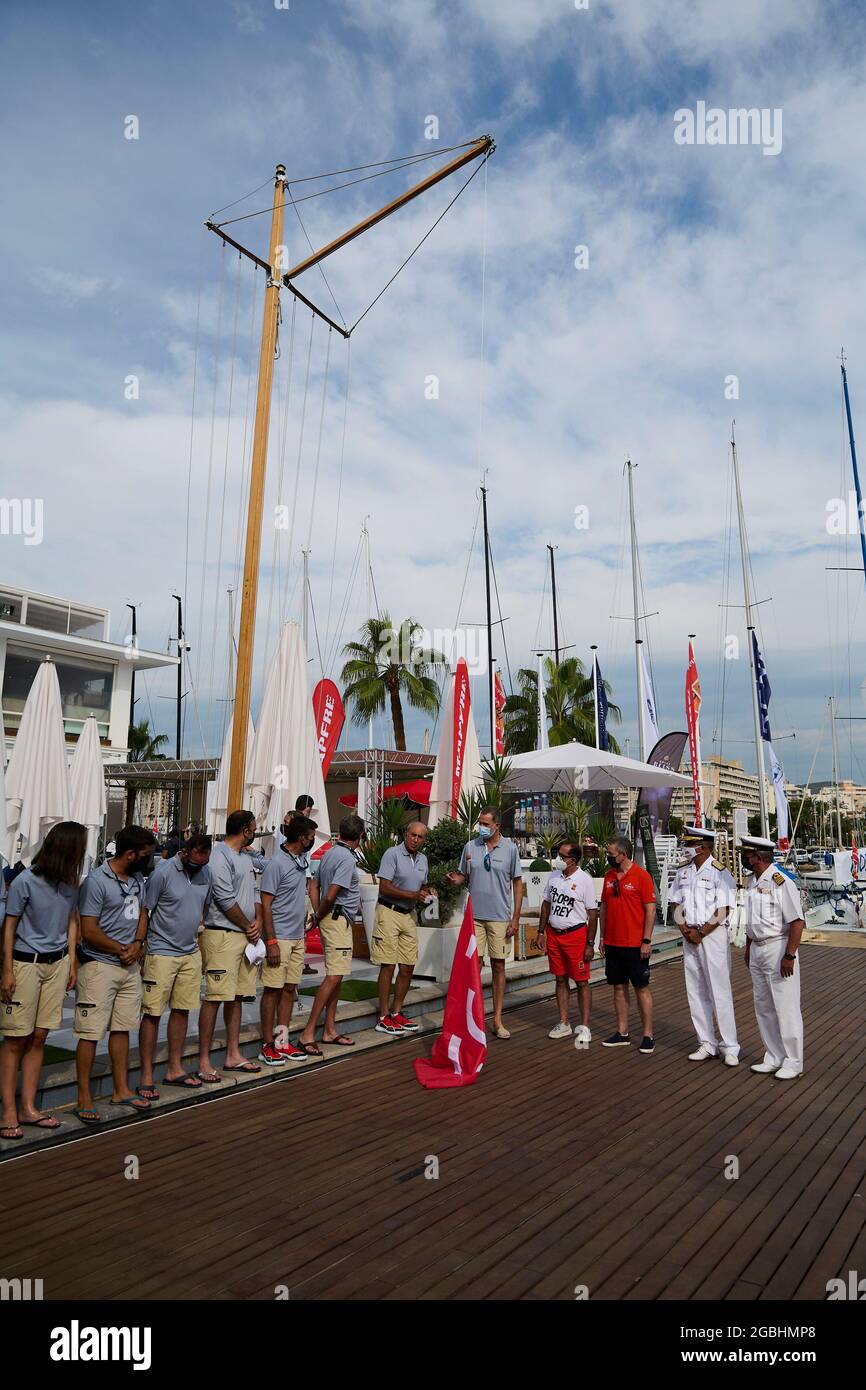 4 août 2021, Palma, Îles Balearec, Espagne: Le roi Felipe VI d'Espagne assiste à la levée du drapeau pour commémorer le V Centenaire - 1er tour de la course mondiale au Real Club Nautico de Palma le 4 août 2021 à Palma, Espagne (Credit image: © Jack Abuin/ZUMA Press Wire) Banque D'Images