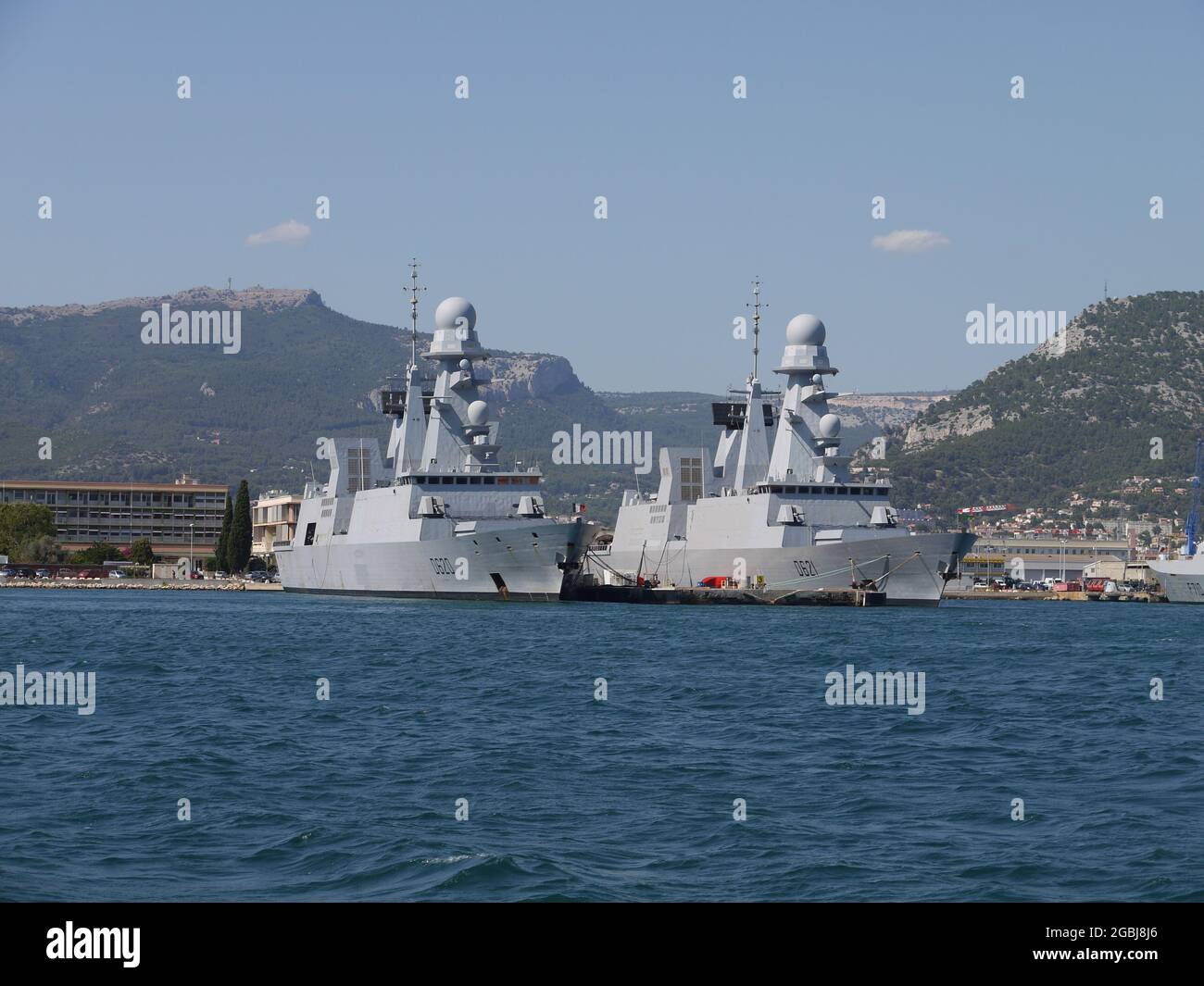 Forces navales militaires françaises dans le port de Toulon, au sud de la France Banque D'Images