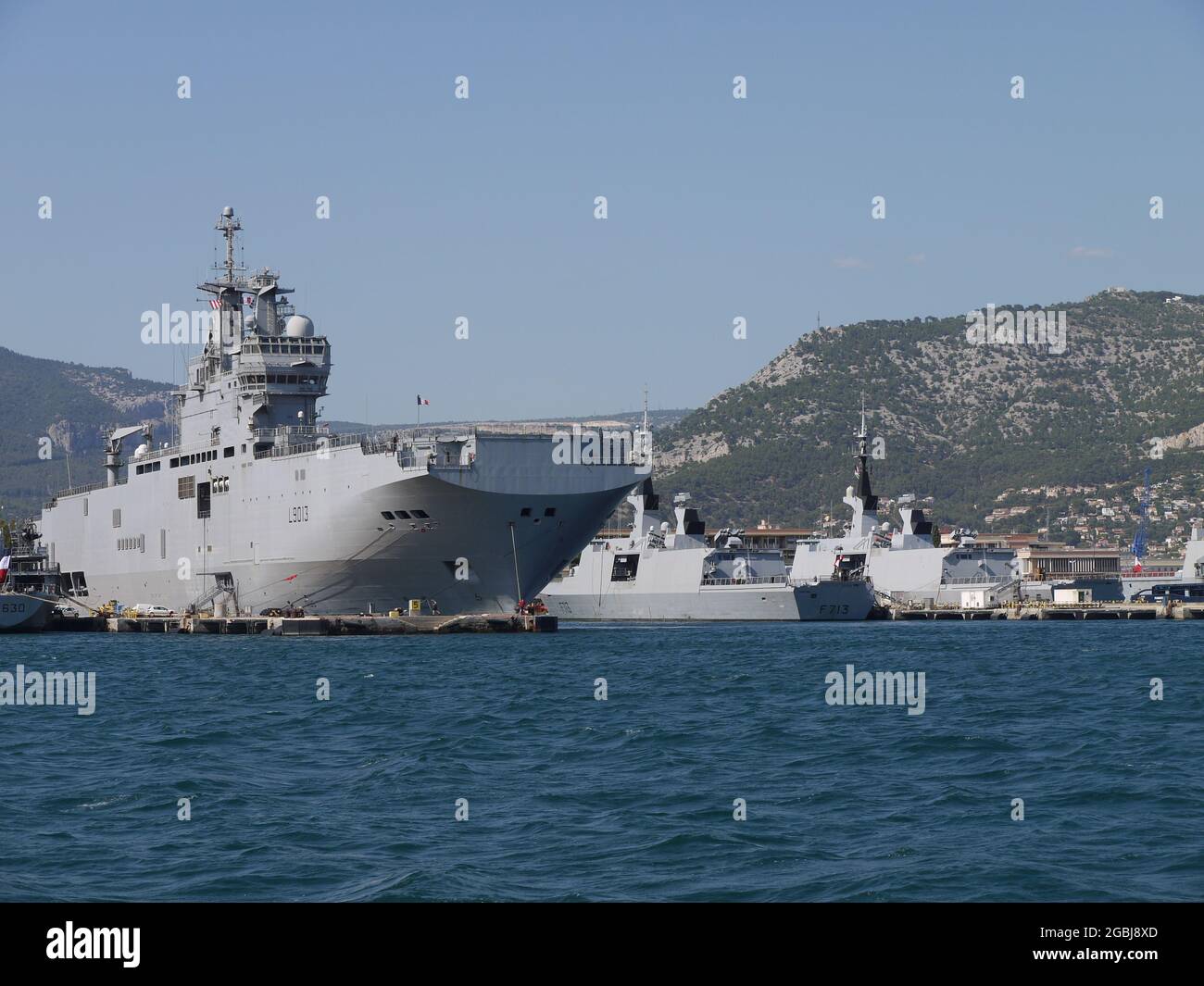 Forces navales militaires françaises dans le port de Toulon, au sud de la France Banque D'Images