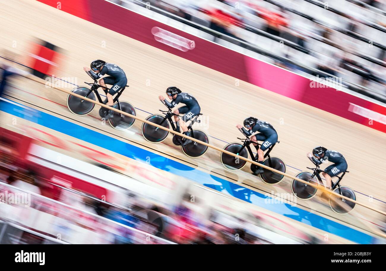 La Nouvelle-Zélande dans les finales de l'équipe masculine de poursuite pendant le vélo d'athlétisme à l'Izu Velodrome le douzième jour des Jeux Olympiques de Tokyo 2020 au Japon. Date de la photo: Mercredi 4 août 2021. Banque D'Images