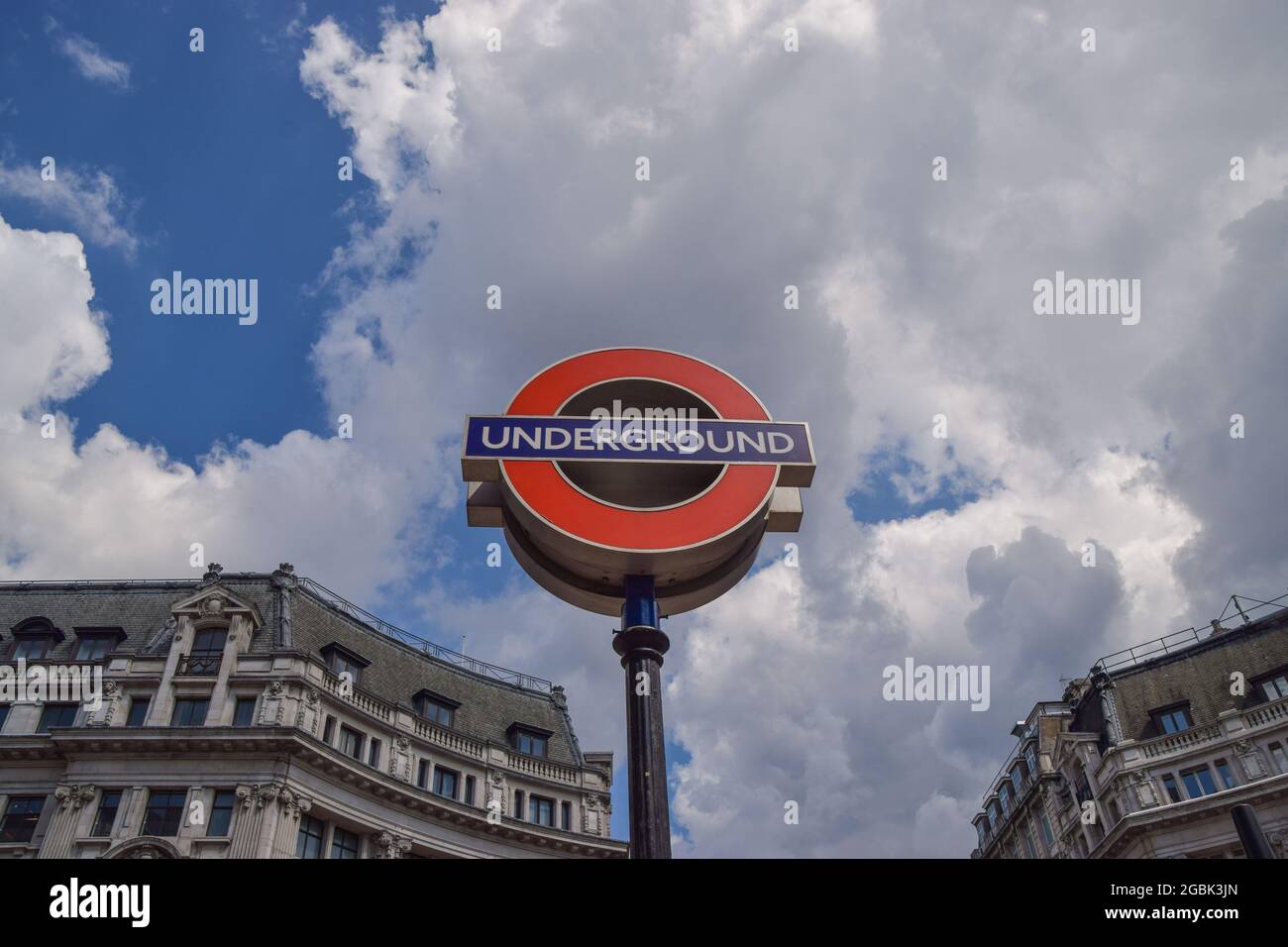 Londres, Royaume-Uni. 4 août 2021. Panneau de métro de Londres à la station  Oxford Circus. Les grèves prévues cette semaine dans le métro de Londres  ont été suspendues à la dernière minute