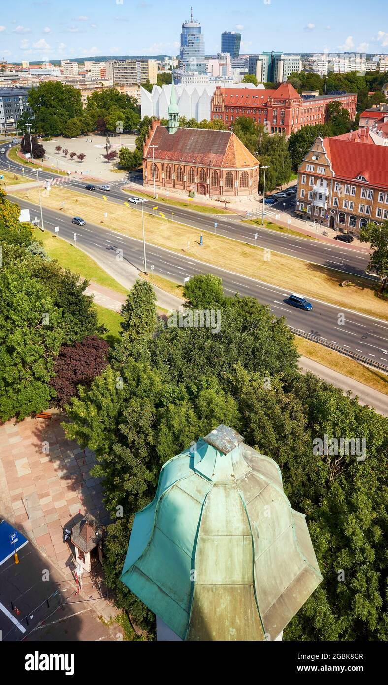Paysage urbain de Szczecin lors d'une journée d'été ensoleillée, en Pologne. Banque D'Images