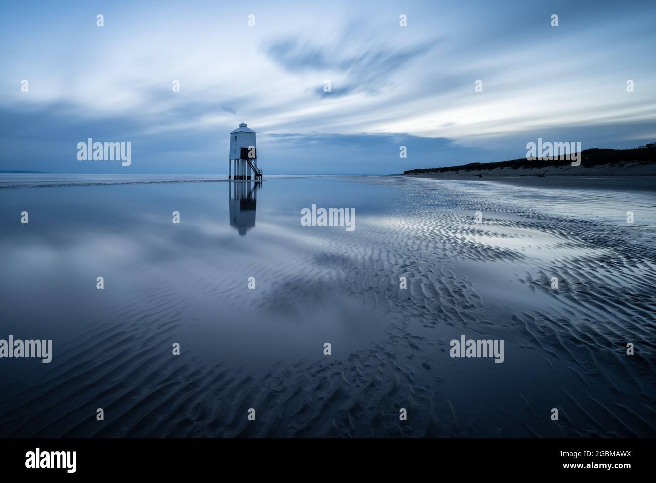 Le phare en bois de niveau bas se trouve dans les eaux à marée haute de la baie de Bridgwater à Burnham-on-Sea dans le Somerset. Banque D'Images