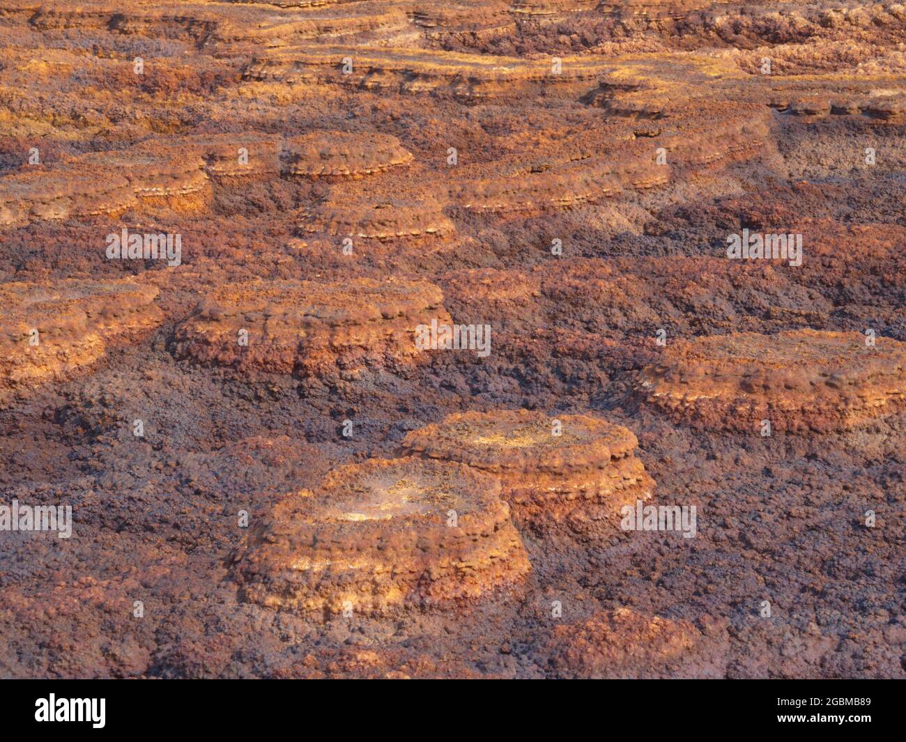 Gros plan des modèles de roche formant un paysage comme Mars Danakil Dépression endroit le plus chaud sur terre, l'Éthiopie. Banque D'Images