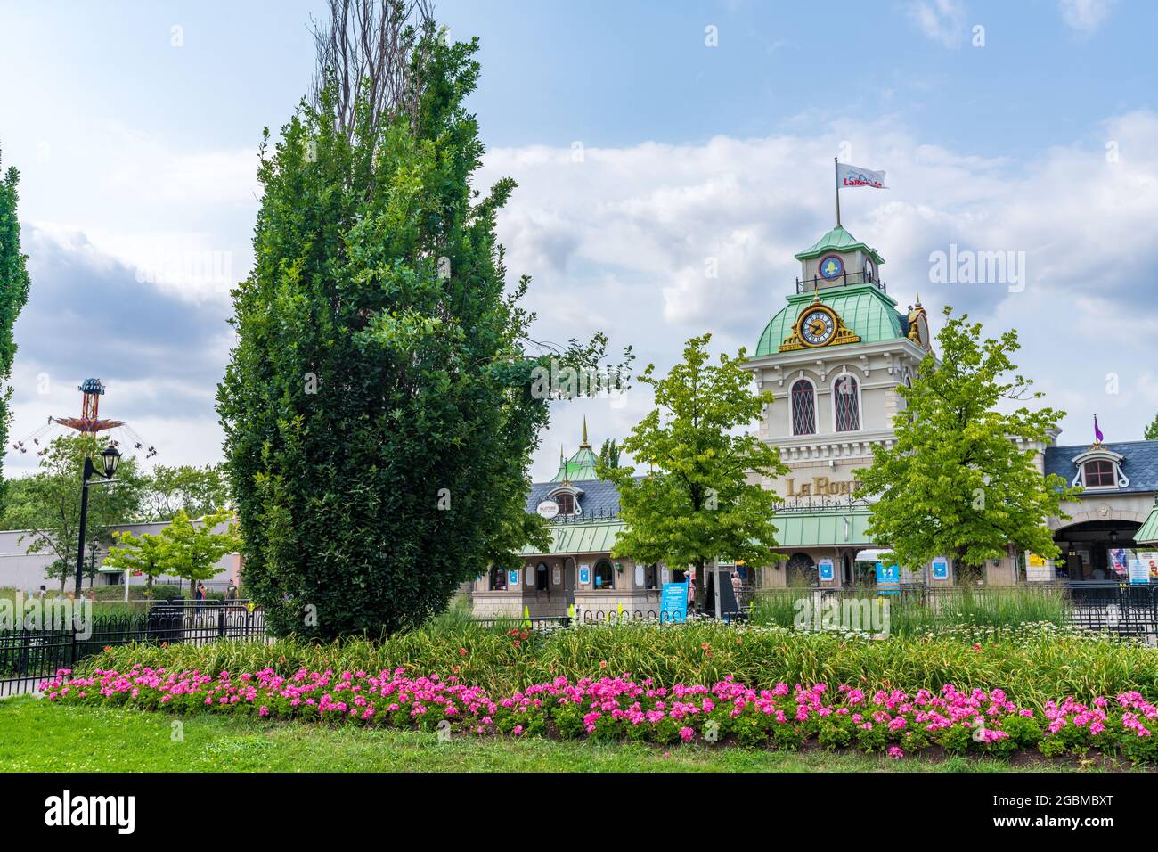 Entrée du parc d'attractions la ronde six Flags en été pendant la période pandémique Covid-19. Montréal, Québec, Canada. Banque D'Images