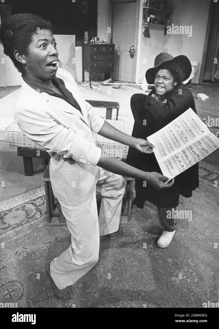 Austin, Texas États-Unis, vers 1980: Des membres de la compagnie de théâtre noir amateur répètent pour un spectacle. ©Bob Daemmrich Banque D'Images