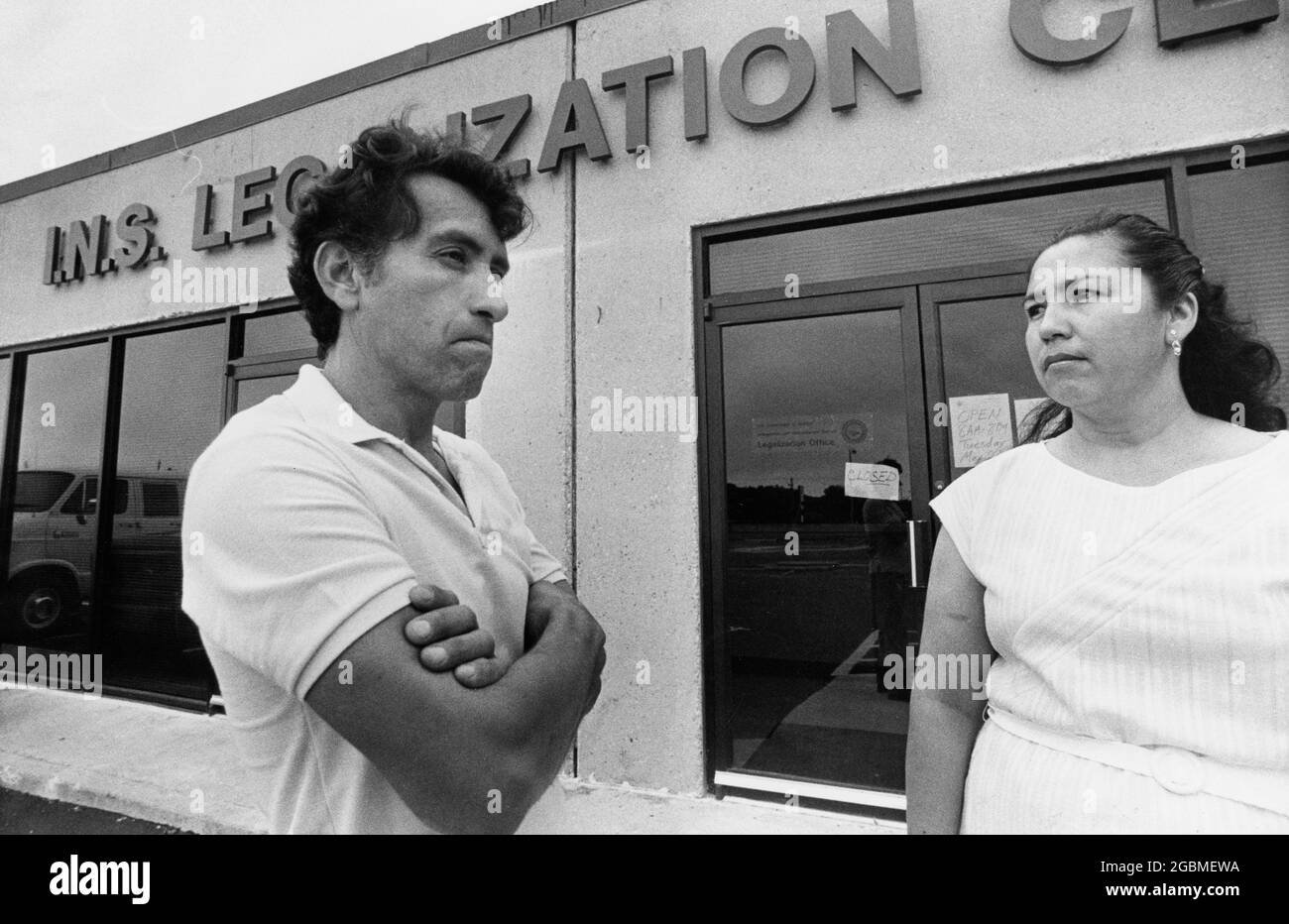 Austin, Texas États-Unis, vers 1990: Les immigrants sans papiers au Austin Immigration and Naturalization Center (INS) légalisation de demander une amnistie. ©Bob Daemmrich Banque D'Images