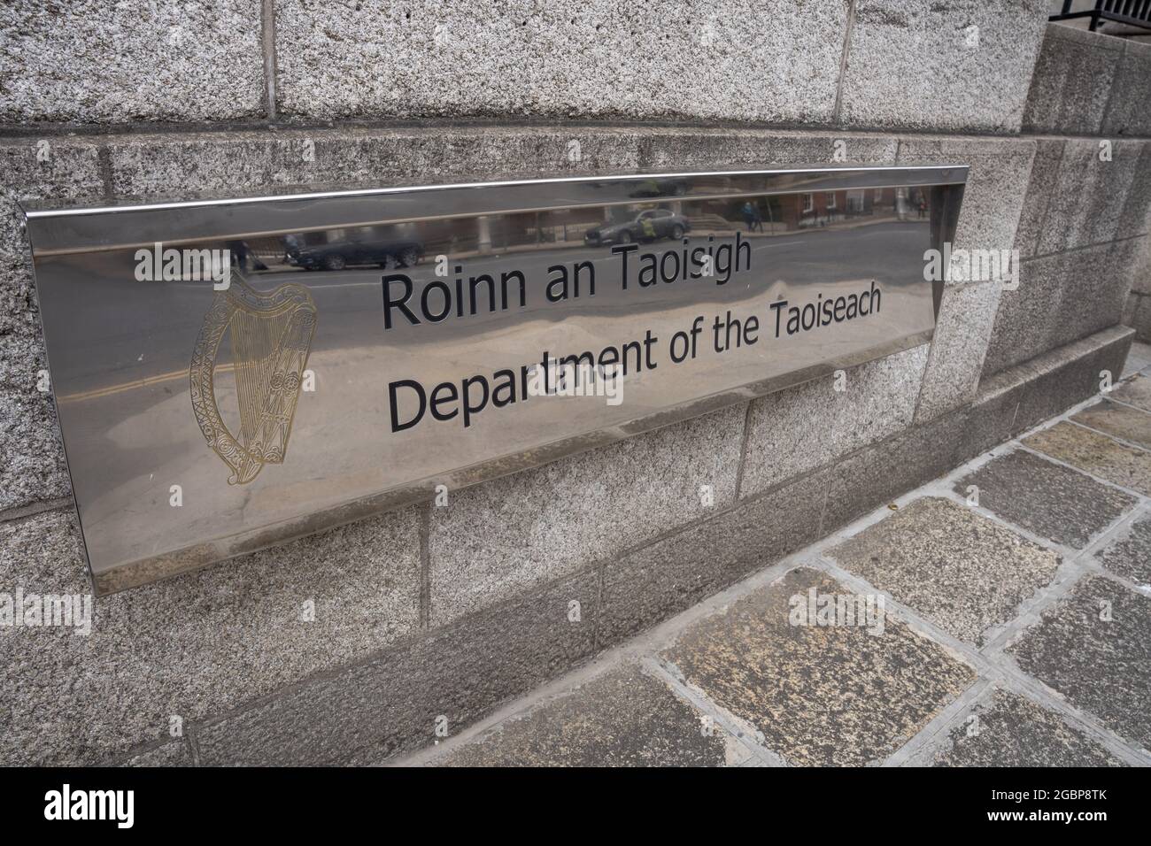 Dublin City, Dublin, Irlande, 28 juin 2021. Signalisation à l'entrée des bâtiments gouvernementaux, ministère de Taoiseach Banque D'Images