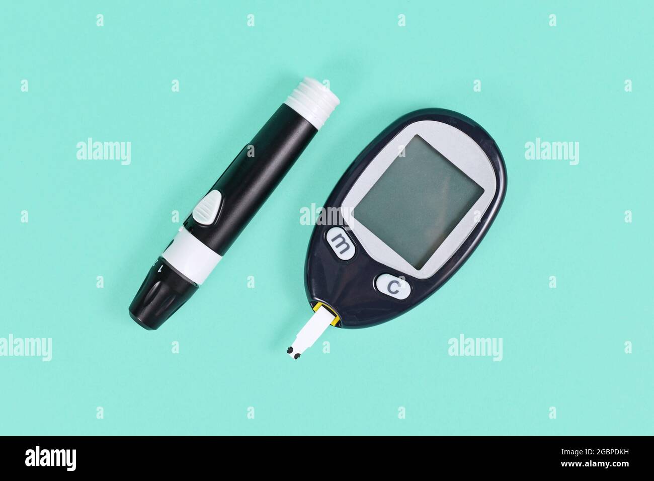 Outils de traitement du diabète avec glucomètre et dispositif de prise avec lancet Banque D'Images