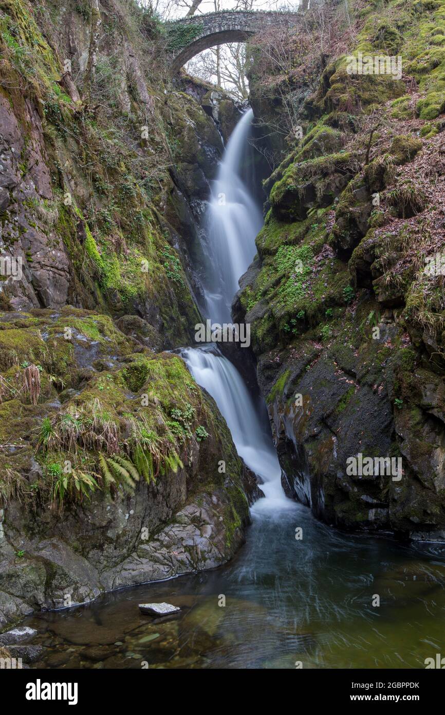 Cette cascade est dans les parties nord de Cumbria et pour y arriver, vous aurez une promenade très agréable du parc automobile., crédit:John Fairclough / aval Banque D'Images