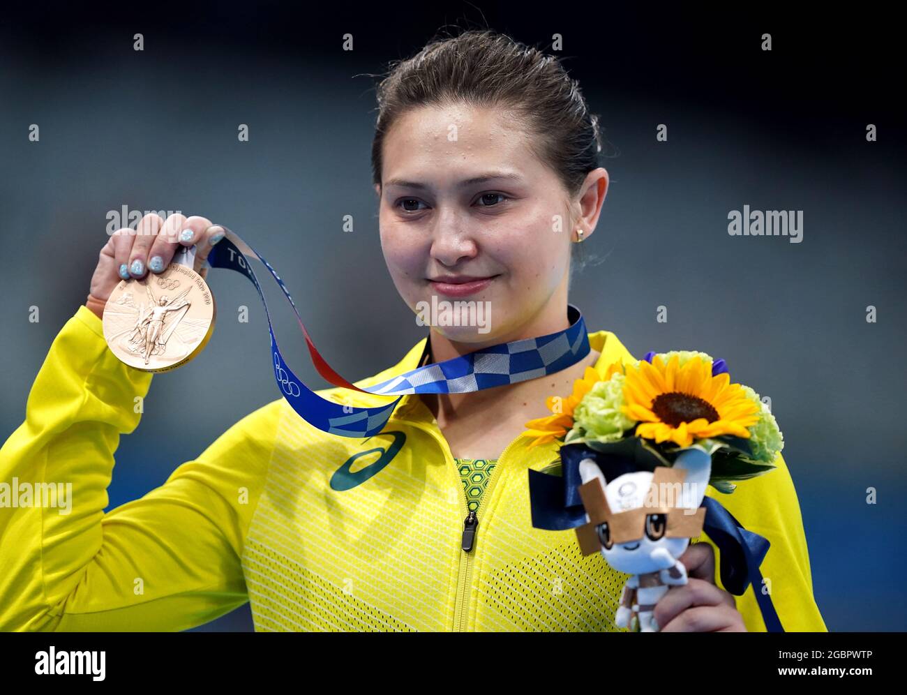 Melissa Wu en Australie reçoit sa médaille de bronze pour la plate-forme de 10 m féminin pendant la plongée au Centre aquatique de Tokyo, le treizième jour des Jeux Olympiques de Tokyo en 2020 au Japon. Date de la photo: Jeudi 5 août 2021. Banque D'Images