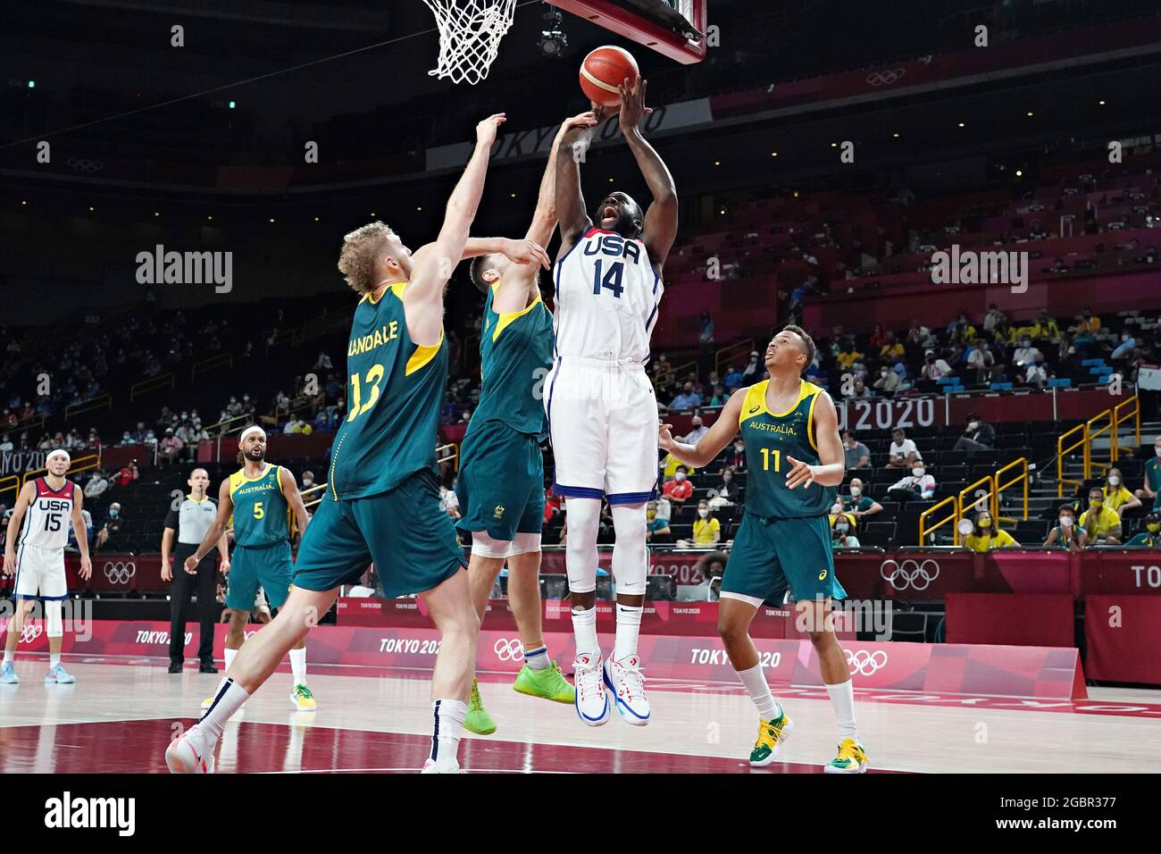 Tokyo, Japon. 05 août 2021. Les États-Unis garde Draymond Green #14, tourne pendant la demi-finale hommes de basket-ball aux Jeux Olympiques de Tokyo, au Japon, le jeudi 5 août 2021. Les États-Unis ont battu l'Australie de 97 à 78. Photo de Richard Ellis/UPI. Crédit : UPI/Alay Live News Banque D'Images