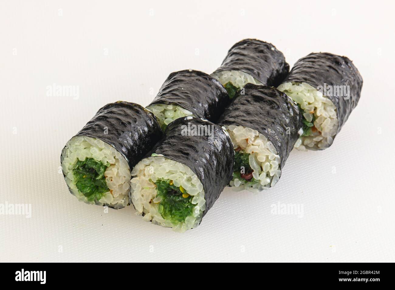 Maki traditionnel japonais avec chuka Banque D'Images