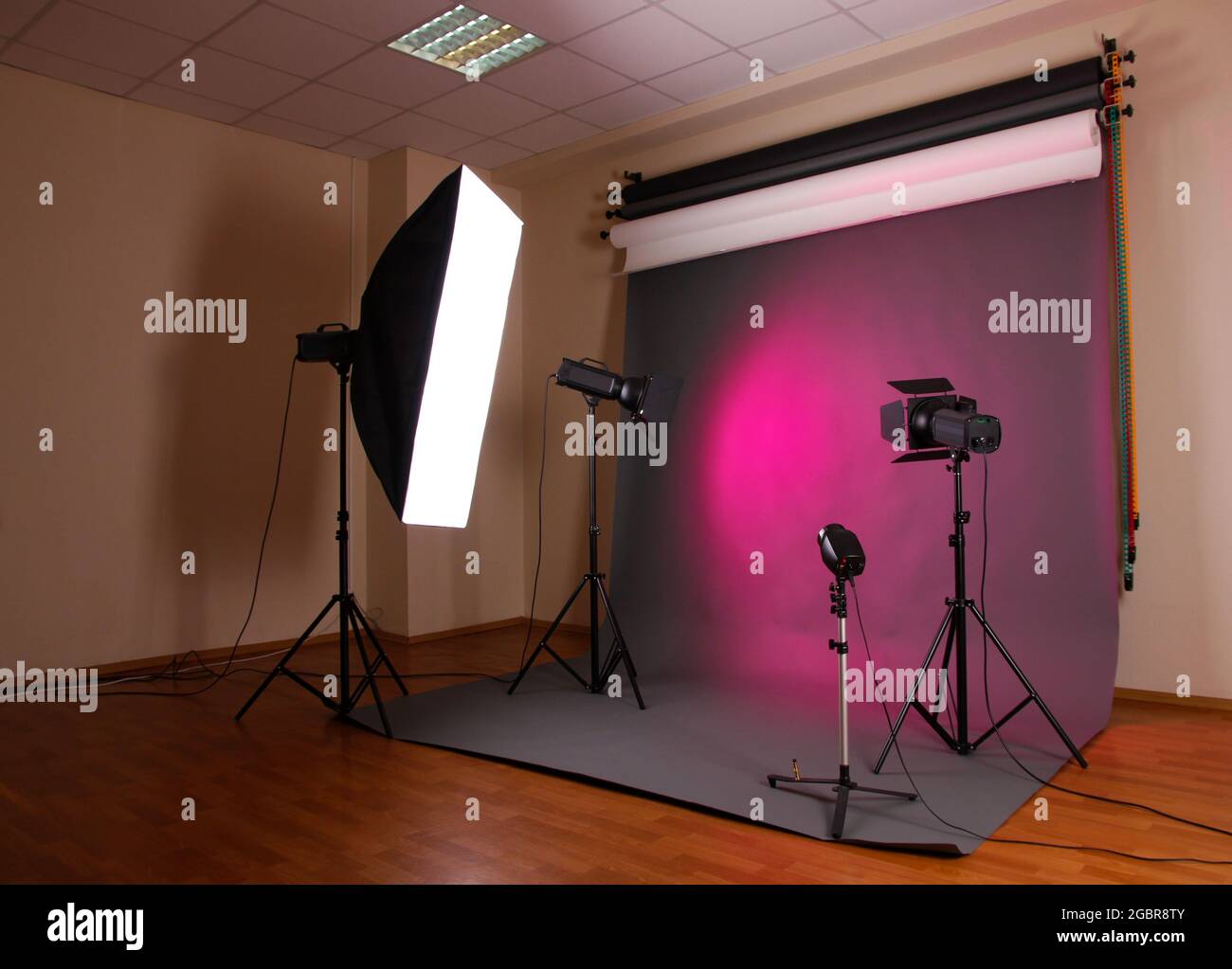Photo studio avec le matériel d'éclairage Photo Stock - Alamy