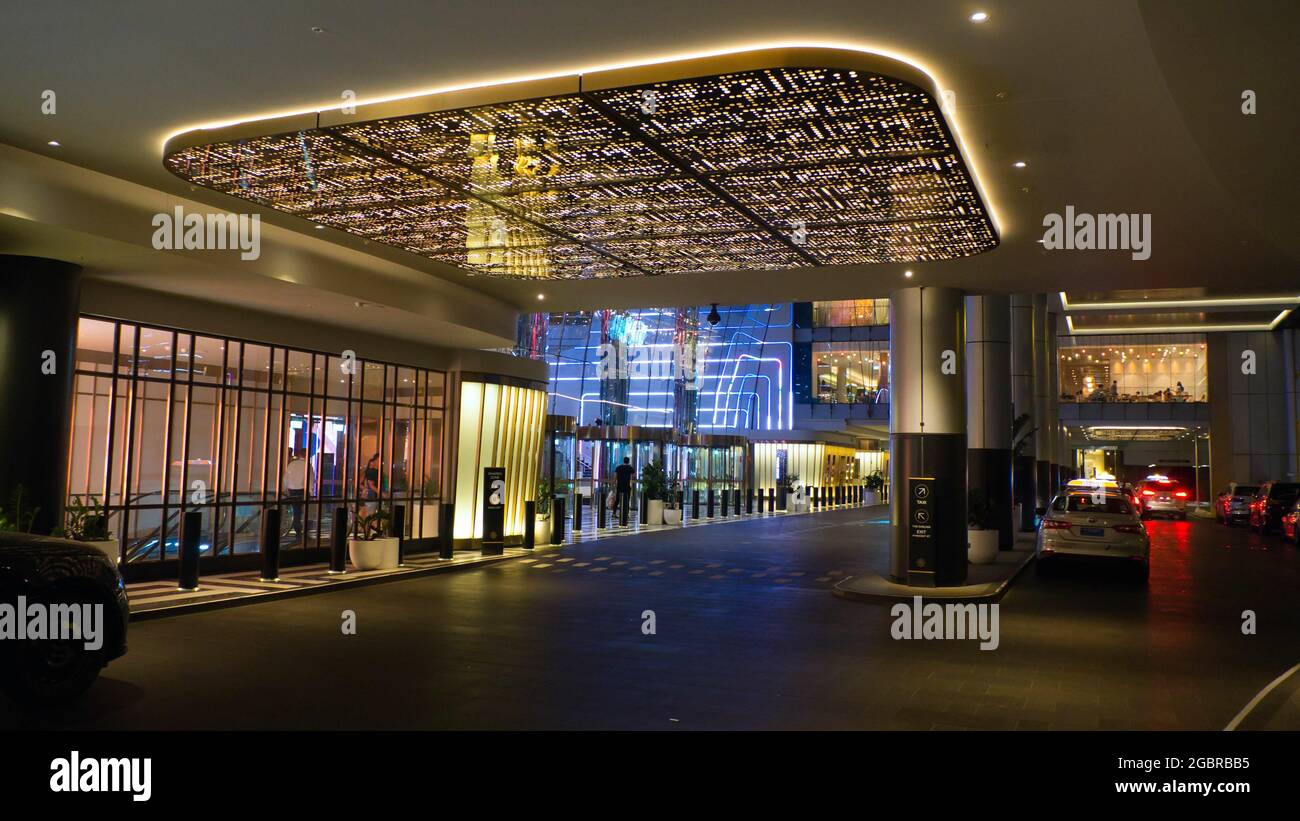 SYDNEY, AUSTRALIE - 25 janvier 2020 : les taxis sont en attente à l'entrée principale du casino, dans la rue de Star City Casino, à Pyrmont, en Australie Banque D'Images