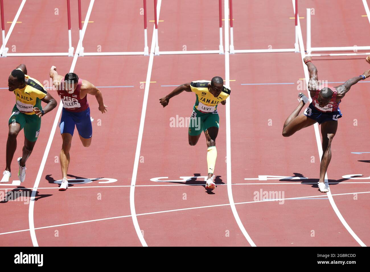 Hansle PARCHEMIN (JAM) gagnante Médaille d'or, Grant HOLLOWAY (USA) 2e Médaille d'argent, Ronald LEVE (JAM) 3e Médaille de bronze lors des Jeux Olympiques Tokyo 2020, finale de 110mH d'Athlétisme masculin le 5 août 2021 au Stade olympique de Tokyo, Japon - photo Yuya Nagase / photo Kishimoto / DPPI Banque D'Images