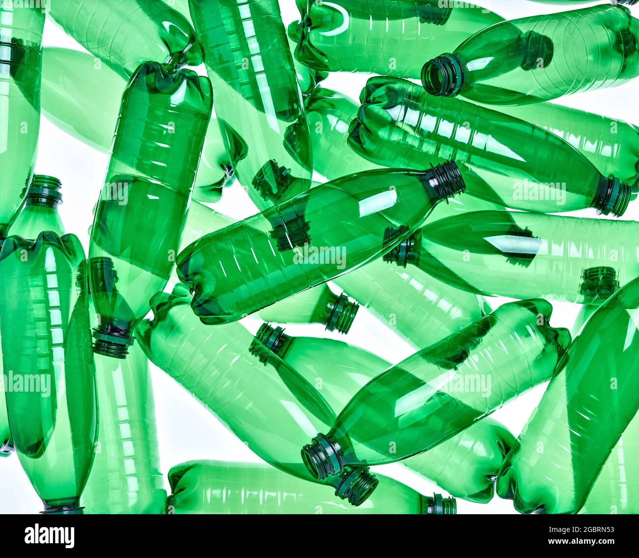 bouteille en plastique vide conteneur de recyclage transparent eau environnement boisson poubelle boisson verte Banque D'Images