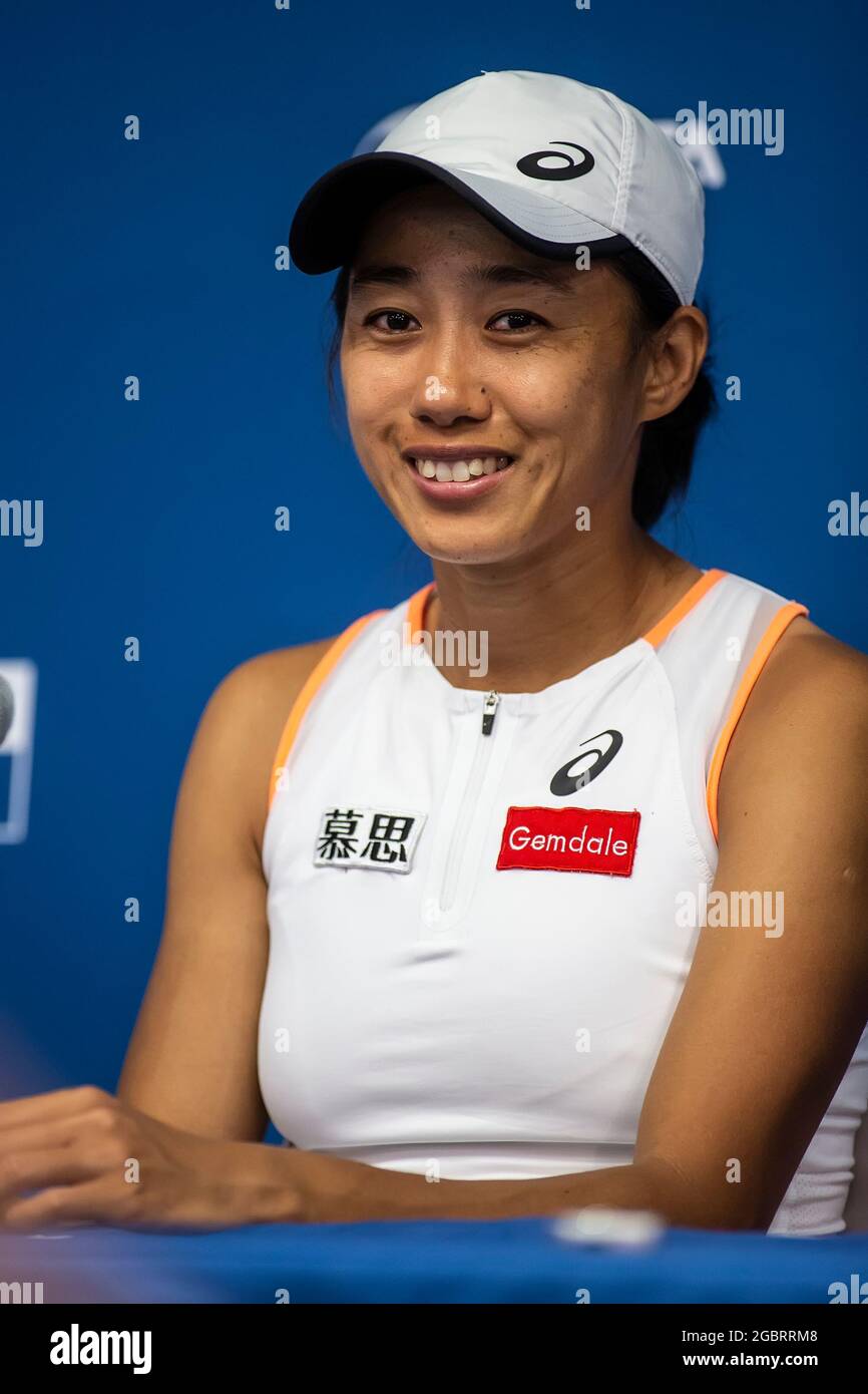 02 août 2021: Shuai Zhang (CHN) dans la conférence de presse après avoir battu Emma Raducanu (GBR) 63 62 dans le premier tour de la Mubadala Silicon Valley Classic à l'Université d'État de San Jose, Californie. ©mal Taam/TennisClix/CSM Banque D'Images