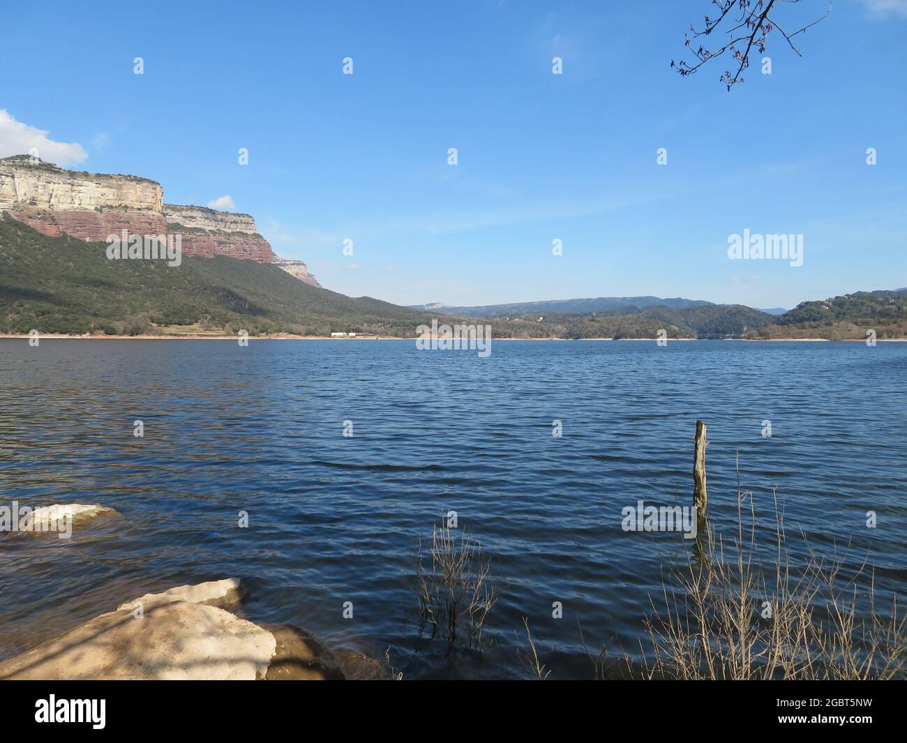 Vue panoramique sur le réservoir de Sau Banque D'Images