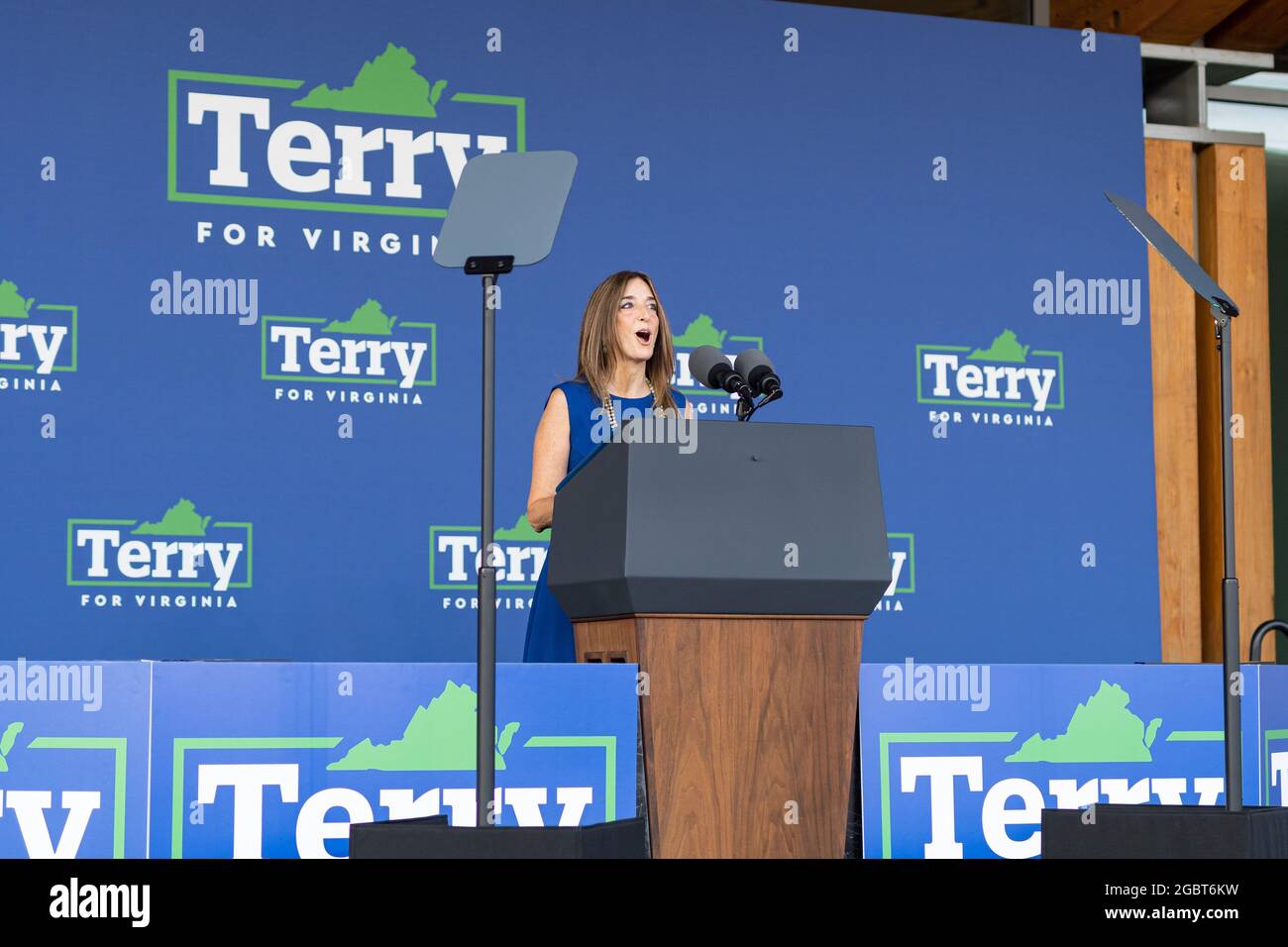 ARLINGTON va, ÉTATS-UNIS - 25 juillet 2021 : le porte-parole de la Maison Eileen Filler-Corn, en Virginie, a pris la parole lors d'un rassemblement de campagne pour Terry McAuliffe. Banque D'Images