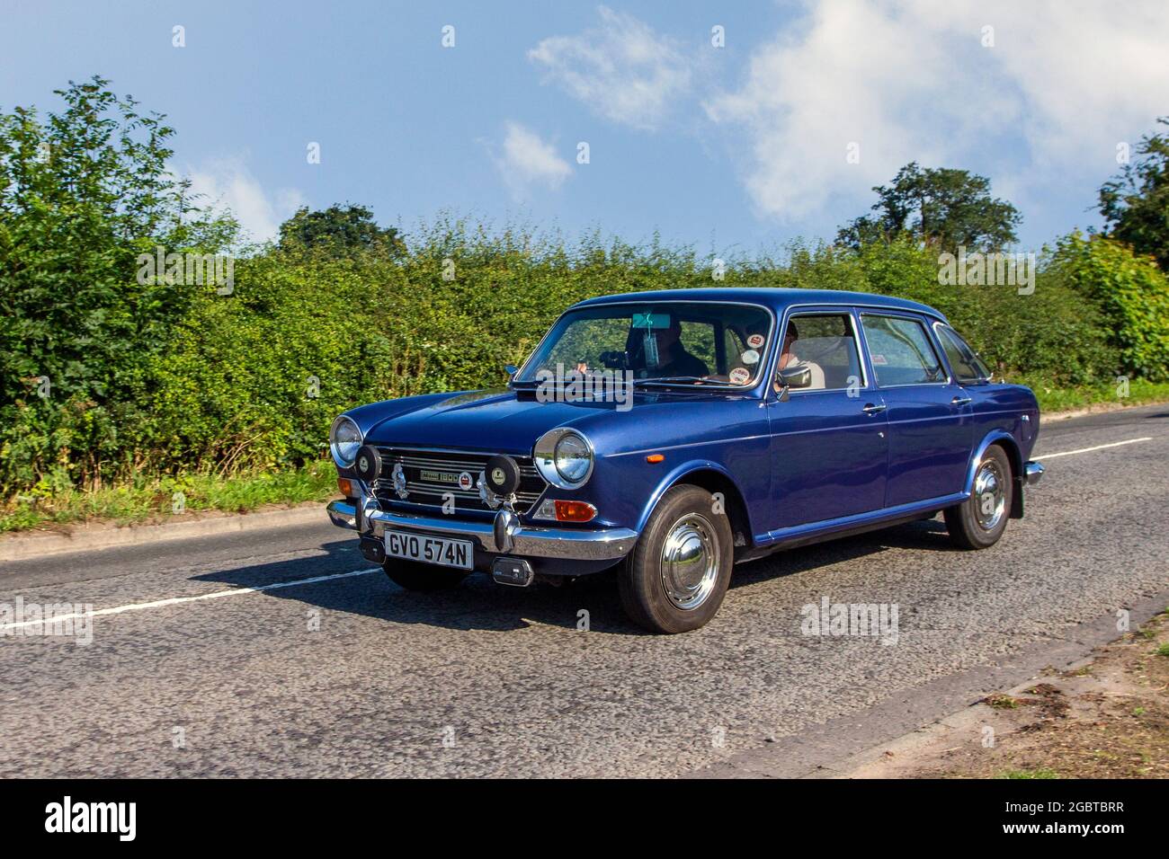 1974 70s bleu Morris 1800 1798cc 4dr berline en route vers Capesthorne Hall Classic July car show, Cheshire, Royaume-Uni Banque D'Images