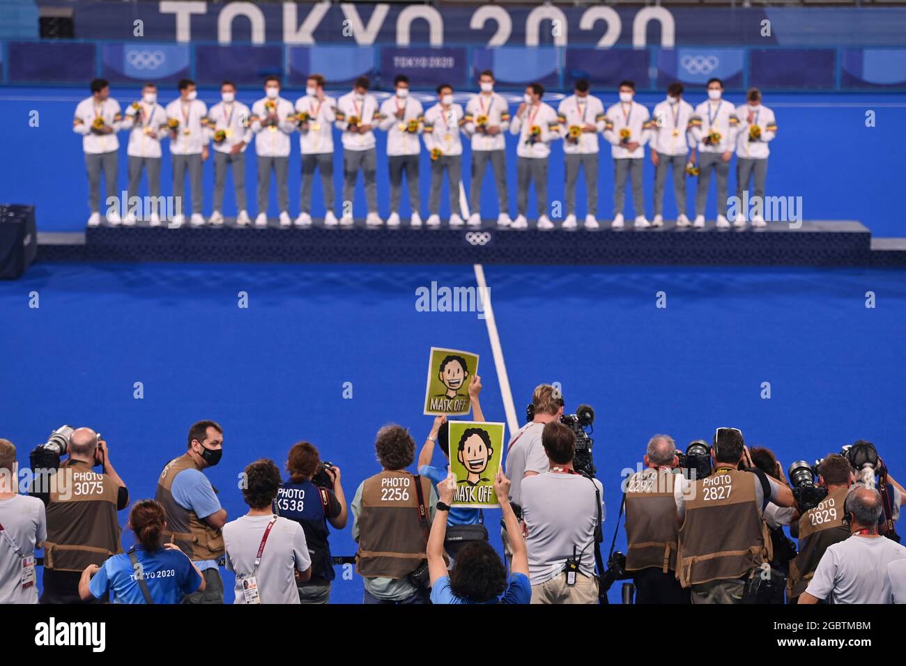 Cérémonie de remise des prix, cérémonie de victoire, team Belgium bel, gagnant, gagnant, Champion olympique, 1ère place, médaille d'or, médaillé d'or, champion olympique, Médaillé d'or en premier plan la rangée de photographes présente, symbole photo, motif de la frontière, Australie - Belgique AUS - bel 1: 1 ( 2: 3 après Shootout), Hockey, final, Hockey Men, Men on 5 août 2021, Oi Hockey Stadium, Jeux Olympiques d'été 2020, à partir du 23 juillet. - 08.08.2021 à Tokyo/Japon. Banque D'Images