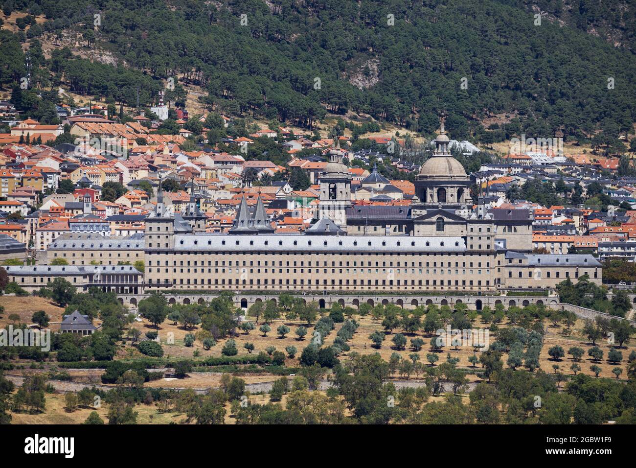 Vue à distance du siège royal de San Lorenzo de El Escorial, Madrid, Espagne. Banque D'Images